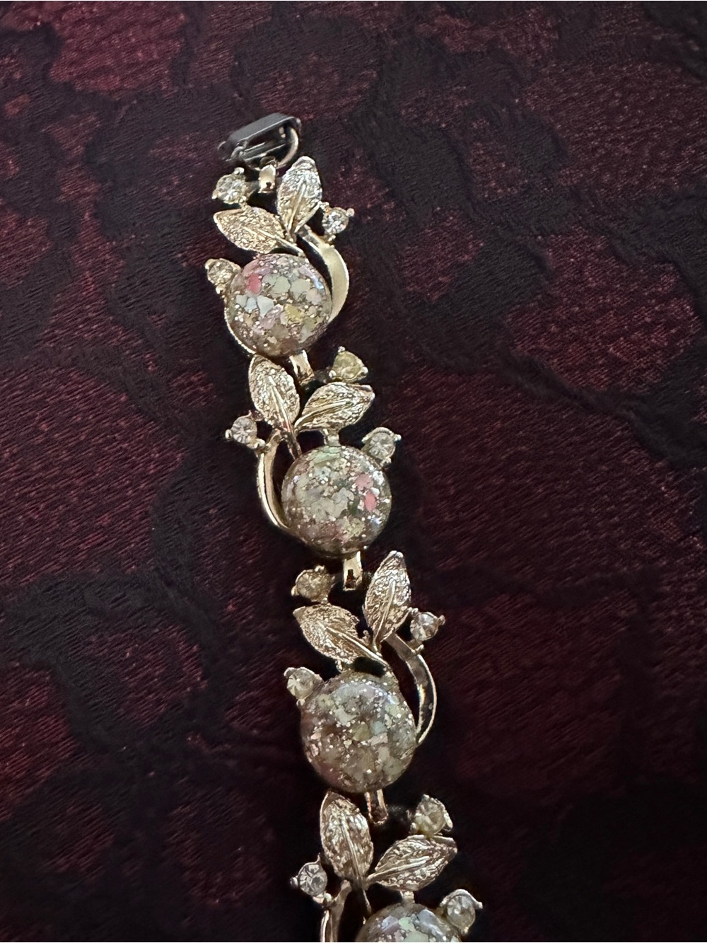 Vtg Sparkle Cabochon Multicolor Confetti Lucite & Patina Leaf Statement Bracelet